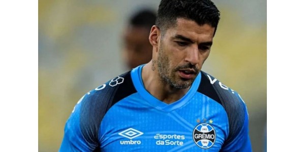 Luis Suárez kan velge å trekke seg direkte på grunn av alvorlig kneskade